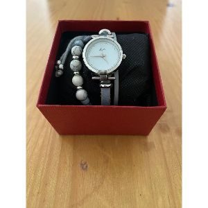 Classic Gold Wristwatch Plus Wrist Strap