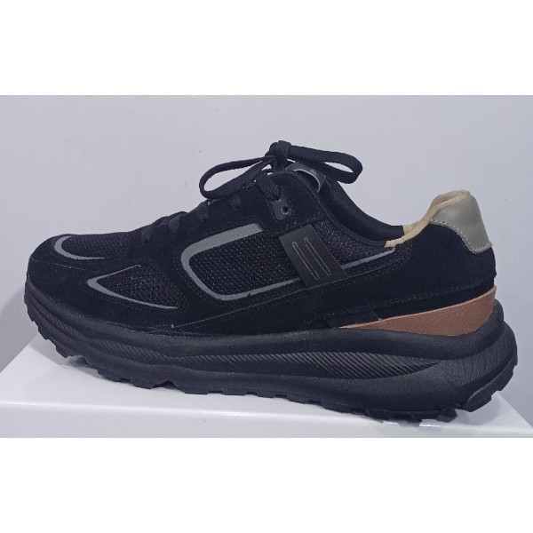 Nonslip Cozy Black Sneakers