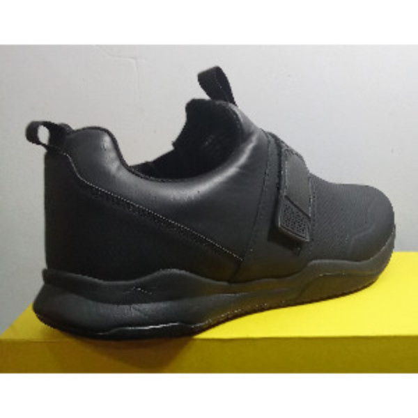 Sleek Breathable Canvas Shoes