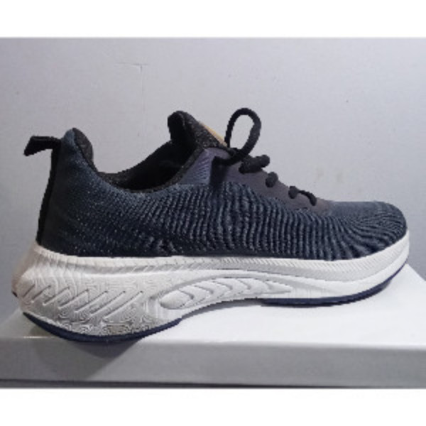 De Yuan Breathable Shoe