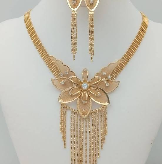 Female Gold Necklace And Earrings